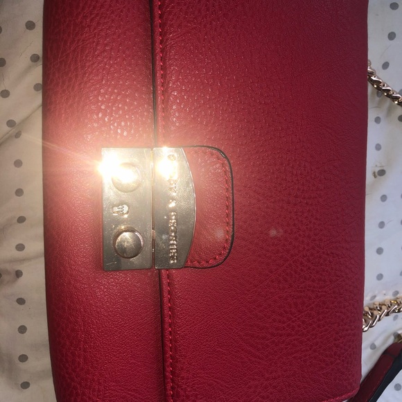 Belle of the Ball red crossbody - Picture 7 of 7